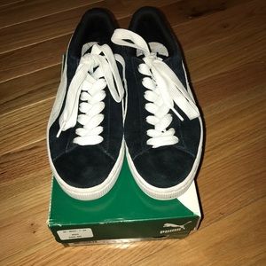 Puma Suede Classic - Black/White. Women's size 6